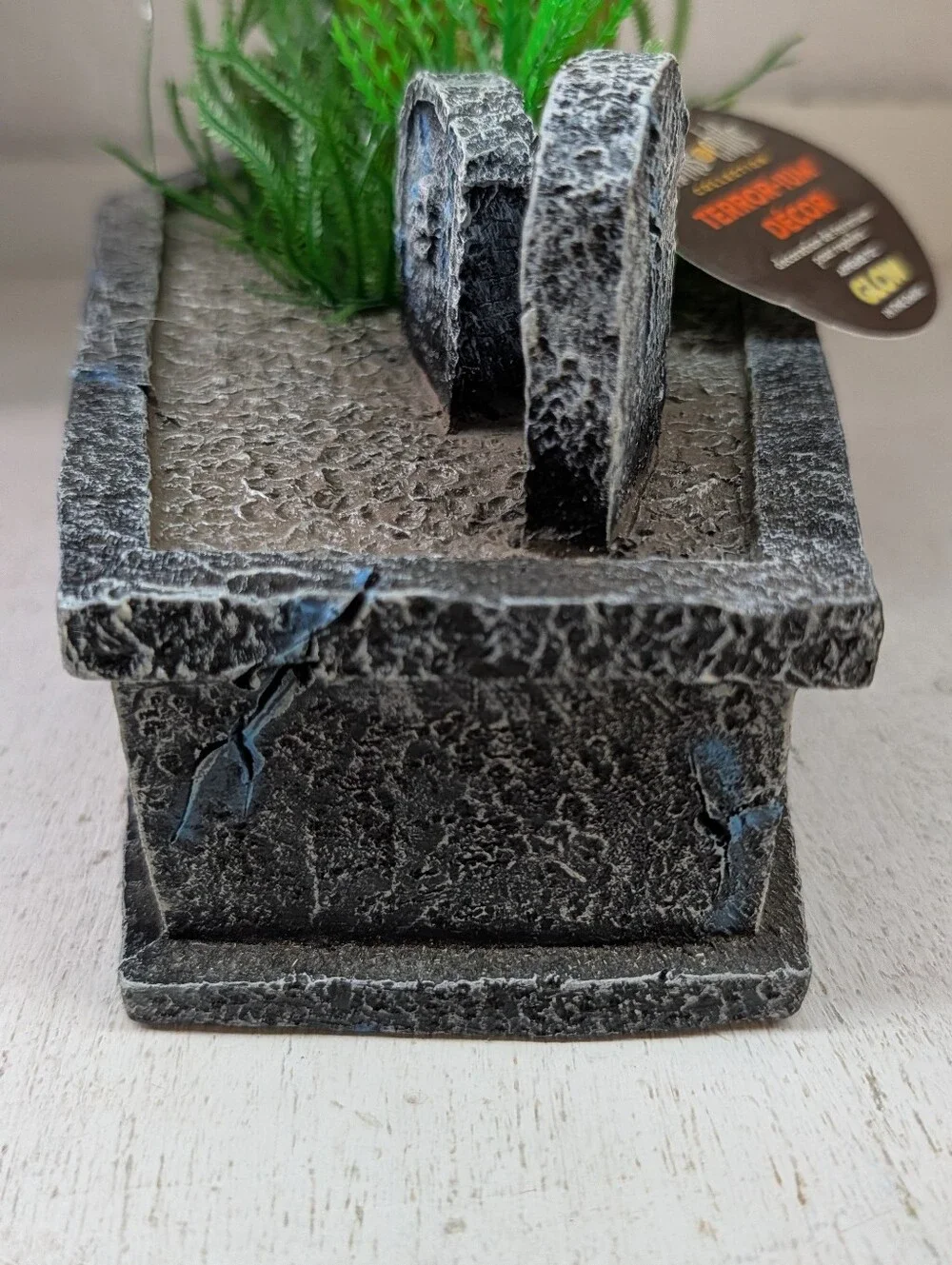NWT Halloween Venus Flytrap Terrarium Decor Glow In The Dark Reptile Fish Grave